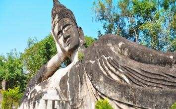 Thăm những ngôi chùa cổ kính ở Viêng Chăn
